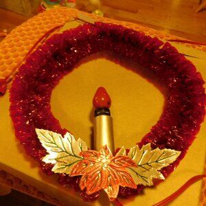 VINTAGE 12" WINDOW WREATH - ELECTRIC